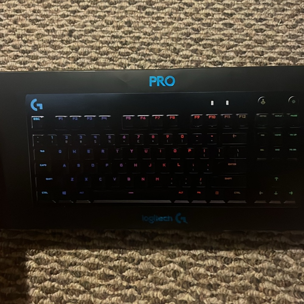 Logitech Gaming Keyboard - Picture 2 of 6